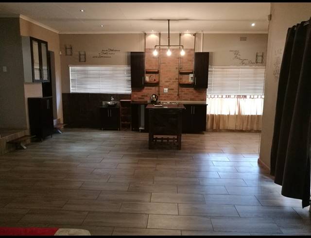 3 BEDROOM HOUSE TO LET IN SAFARI GARDENS